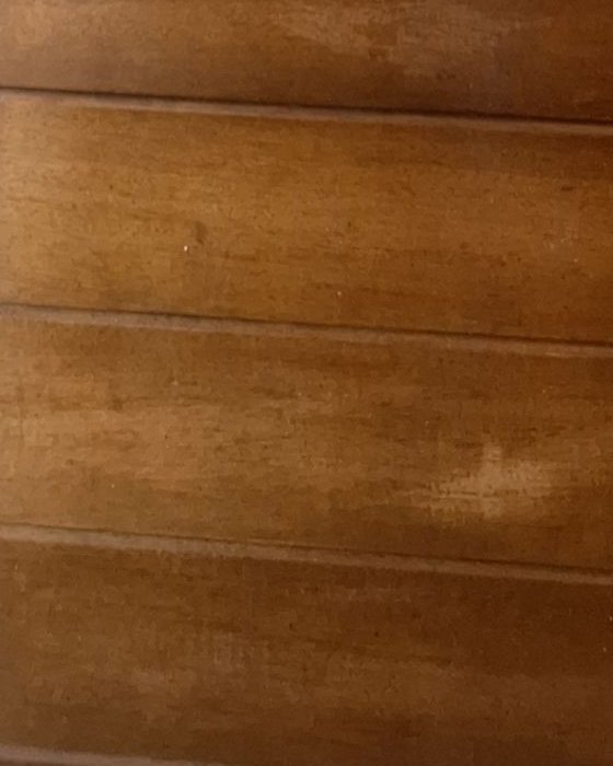 Puerta de madera sin decoración